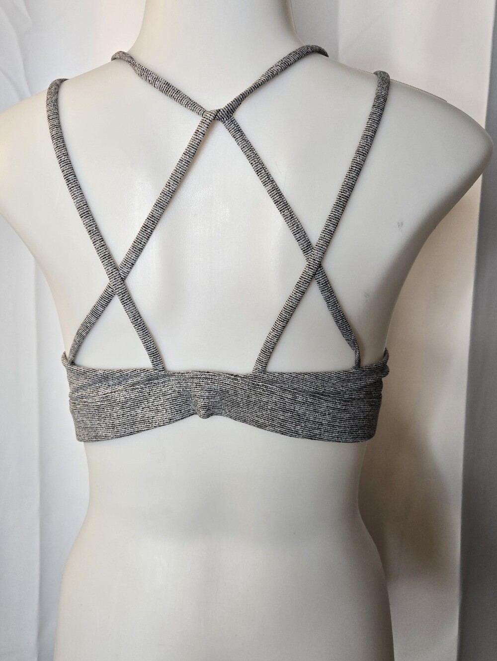 Old Navy Lightweight Support Strappy Sports Bra Grey XL NWT - Picture 6 of 8